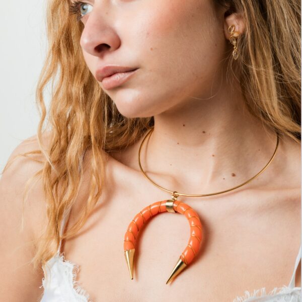 Cuerno choker