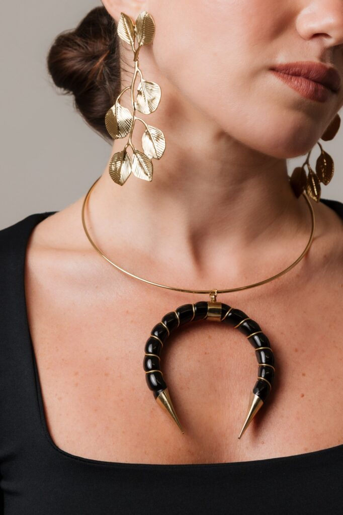 Cuerno choker twist